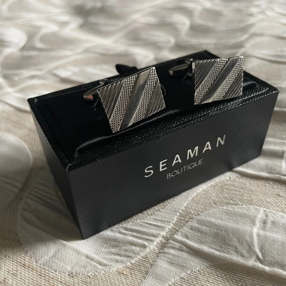Seaman Boutique Mens Silver Tone Square Diagonal Striped Textured Cufflinks‎ Box